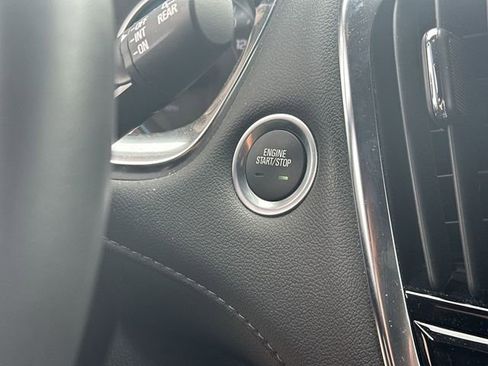 Used 2023 Chevrolet Traverse LT FWD image 20
