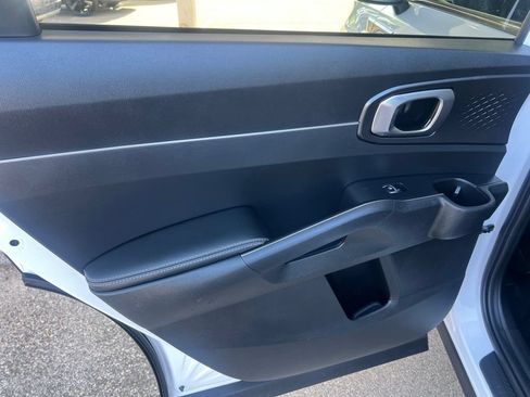 Used 2021 Kia Sorento S w/ Panoramic Sunroof Package AWD/4WD image 11