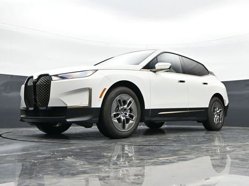 Used 2023 BMW iX xDrive50 AWD/4WD image 39