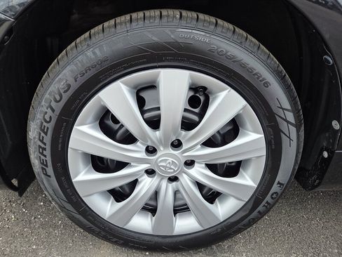 Used 2012 Toyota Corolla LE FWD image 9