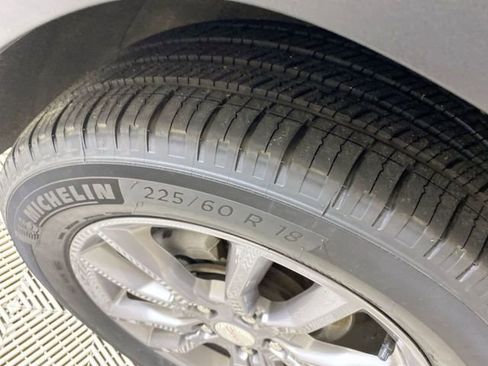 Used 2024 GMC Terrain SLT AWD/4WD image 23