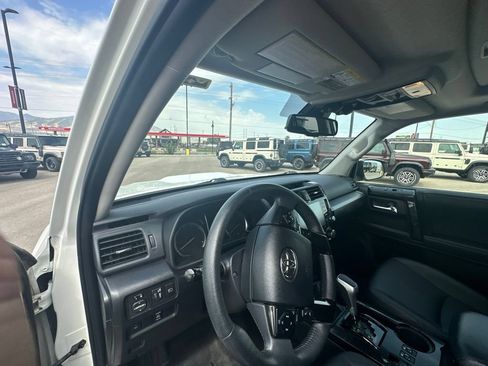 Used 2021 Toyota 4Runner TRD Off-Road Premium w/ Moonroof Package AWD/4WD image 19