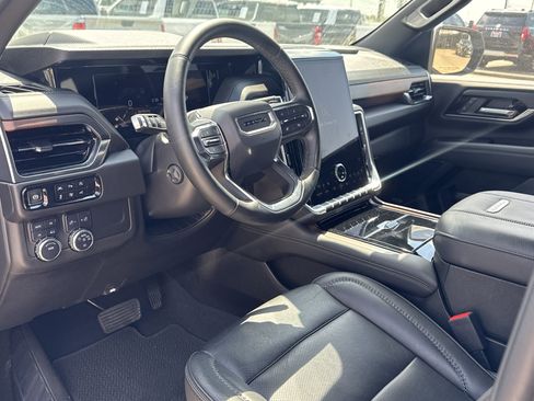 Used 2025 GMC Yukon Denali image 5