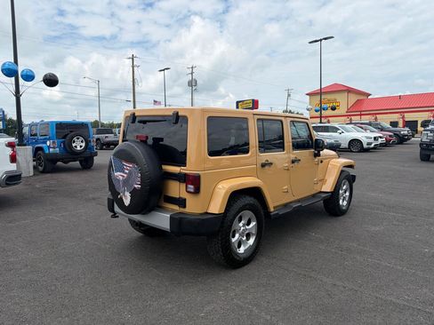 Used 2014 Jeep Wrangler Unlimited Sahara w/ Connectivity Group AWD/4WD image 3