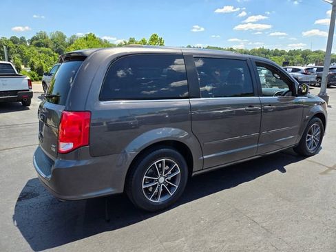 Used 2017 Dodge Grand Caravan SXT FWD image 8
