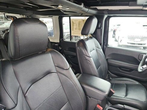 Used 2023 Jeep Wrangler Unlimited Sahara image 12