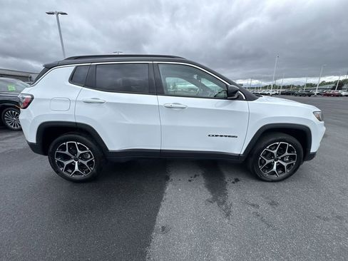 Used 2025 Jeep Compass Limited AWD/4WD image 9