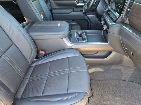 Used 2025 Chevrolet Silverado 2500 High Country w/ Midnight Edition image 15