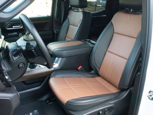 Certified 2025 Chevrolet Silverado 1500 High Country w/ Technology Package image 26