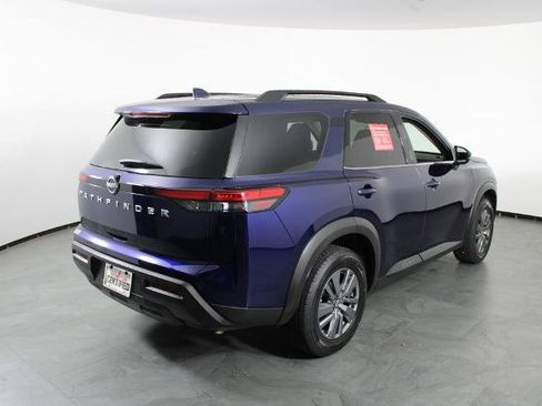 Certified 2025 Nissan Pathfinder SV FWD image 4