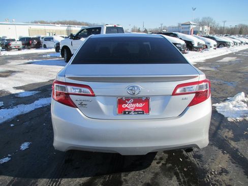 Used 2013 Toyota Camry SE image 4