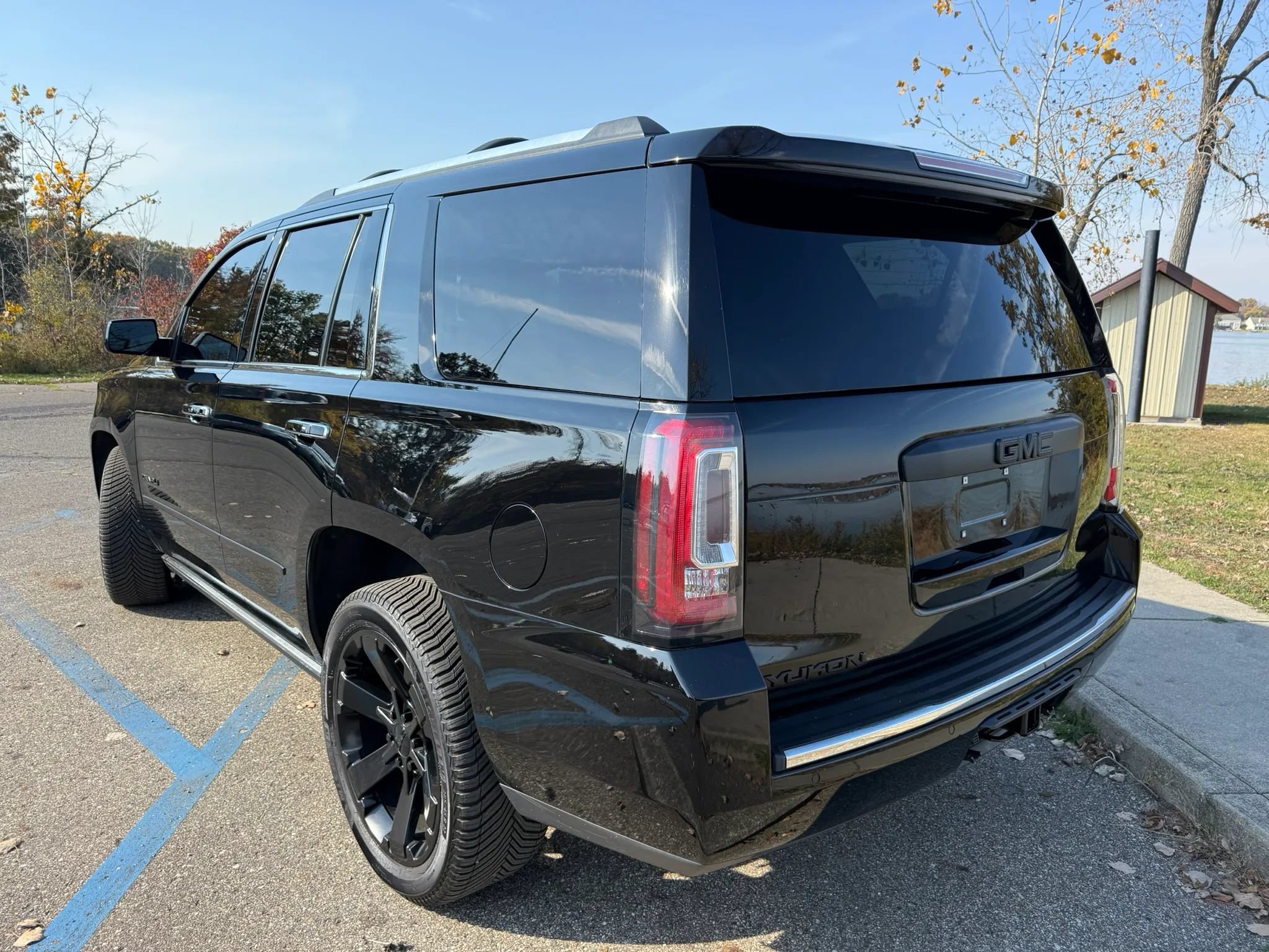 Used 2017 GMC Yukon Denali AWD/4WD image 6