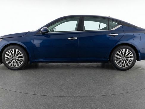 Used 2025 Nissan Altima 2.5 SV FWD image 5