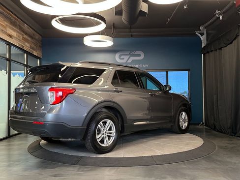 Used 2021 Ford Explorer XLT AWD/4WD image 3
