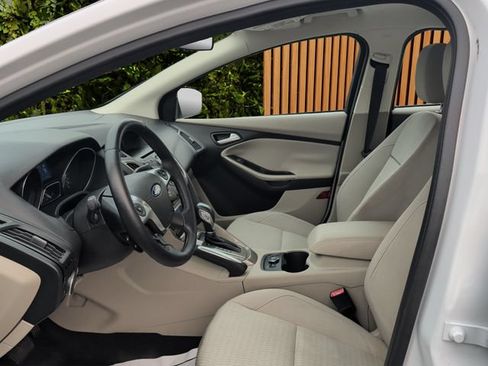 Used 2012 Ford Focus SEL w/ SEL/Titanium Winter Pkg FWD image 8