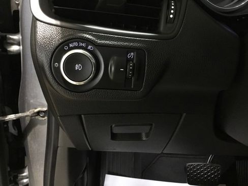 Used 2019 Buick Envision Essence image 38