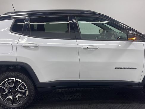 Used 2025 Jeep Compass Trailhawk AWD/4WD image 20