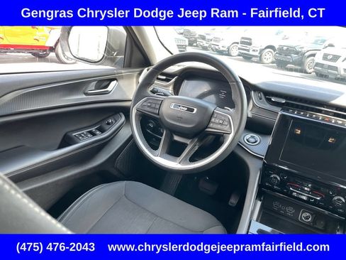 Certified 2023 Jeep Grand Cherokee Laredo w/ Luxury Tech Group I AWD/4WD image 60