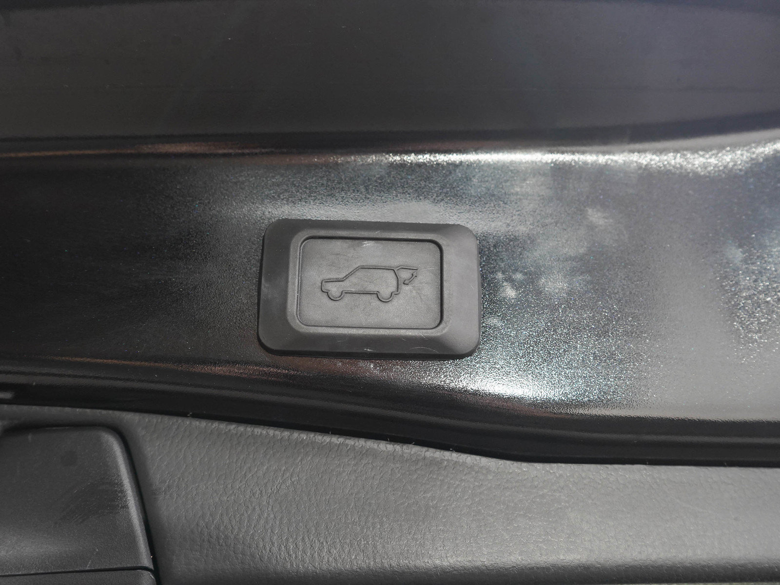 Used 2022 Toyota RAV4 XLE Premium FWD image 11