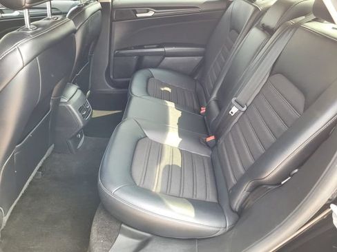 Used 2018 Ford Fusion SE w/ Equipment Group 201A FWD image 27