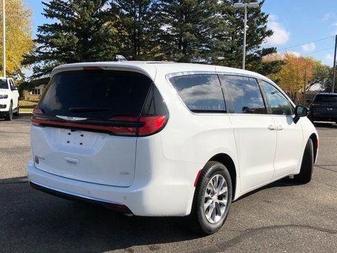 New 2026 Chrysler Pacifica Select image 25