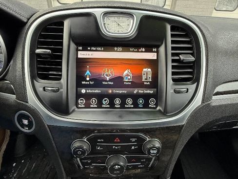 Used 2018 Chrysler 300 Limited w/ Safetytec Plus Group image 22