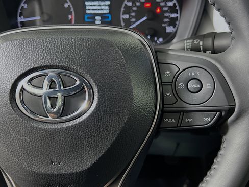 Used 2025 Toyota Corolla SE w/ Convenience Package FWD image 20