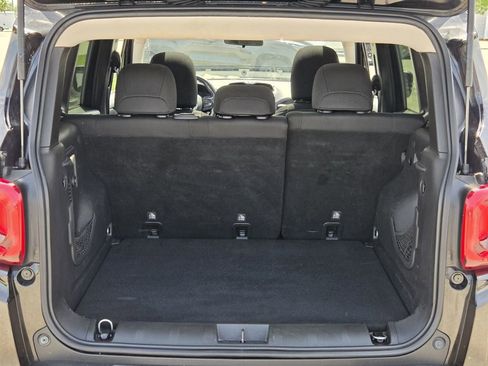 Used 2019 Jeep Renegade Altitude w/ UConnect 8.4 Nav Group AWD/4WD image 13