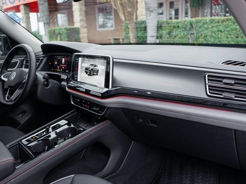 Used 2025 Volkswagen Atlas Peak Edition SE AWD/4WD image 42