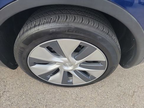 Used 2022 Tesla Model Y Long Range image 12