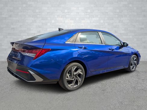 New 2025 Hyundai Elantra Limited image 5