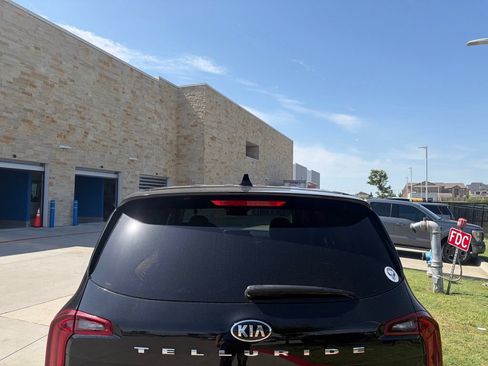 Used 2021 Kia Telluride LX AWD/4WD image 5