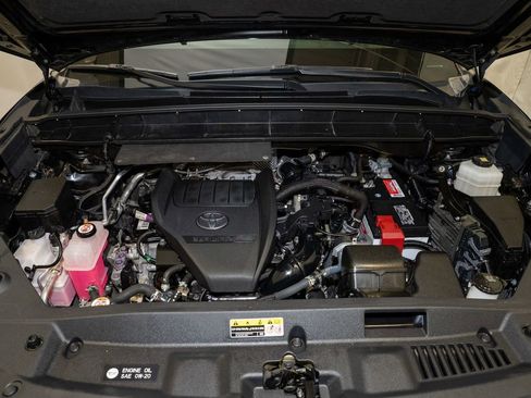 Used 2023 Toyota Highlander L image 19