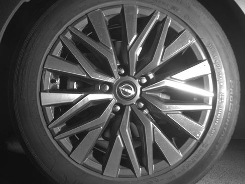 Used 2025 Nissan Altima 2.5 SV FWD image 12