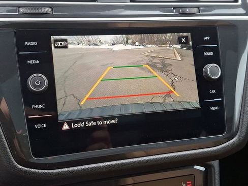 Certified 2024 Volkswagen Tiguan SE R-Line image 24