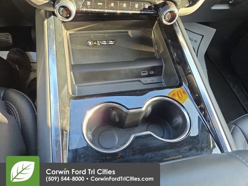 Used 2025 Chevrolet Suburban LT image 22