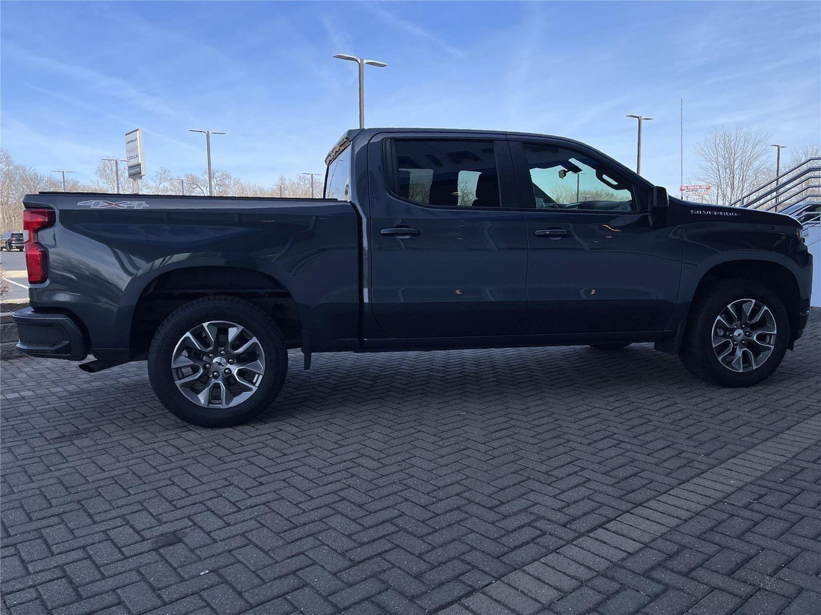 Used 2022 Chevrolet Silverado 1500 RST w/ LPO, Blackout Package AWD/4WD image 6