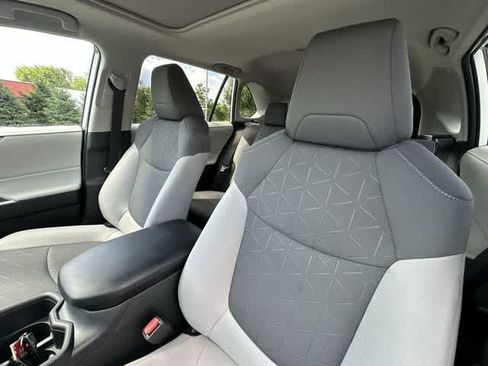 Used 2025 Toyota RAV4 XLE w/ Convenience Package AWD/4WD image 16