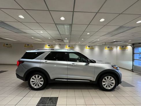 Used 2025 Ford Explorer Platinum w/ LUX Leather Package image 3