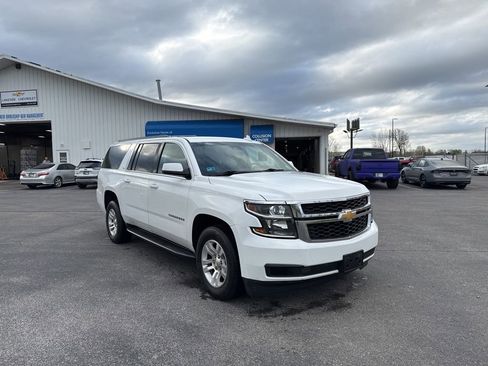 Used 2017 Chevrolet Suburban LT image 7