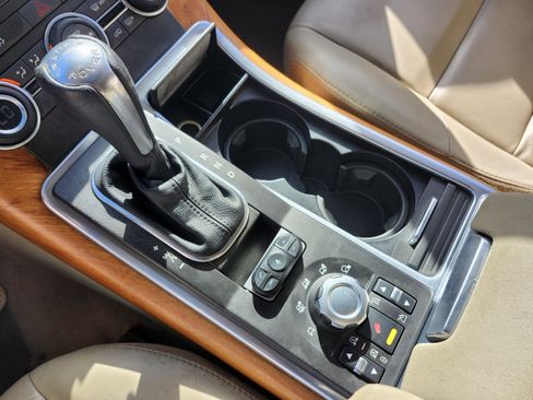 Used 2010 Land Rover Range Rover Sport HSE image 25