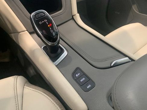 Used 2018 Cadillac XT5 Luxury w/ Driver Awareness Package AWD/4WD image 23