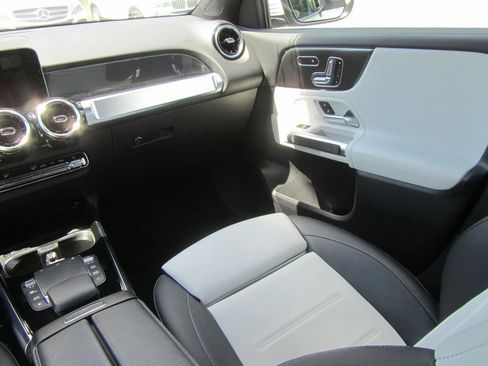 Used 2021 Mercedes-Benz GLB 250 4MATIC image 14