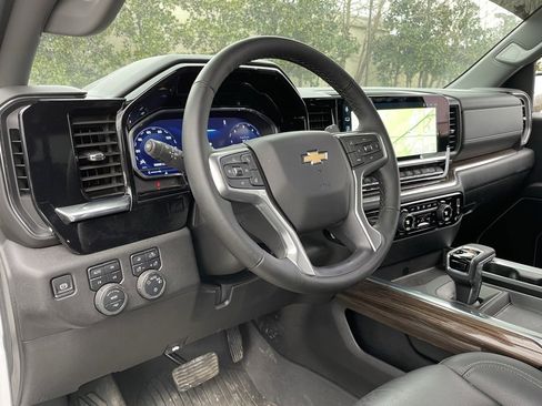 Used 2025 Chevrolet Silverado 1500 LT image 9