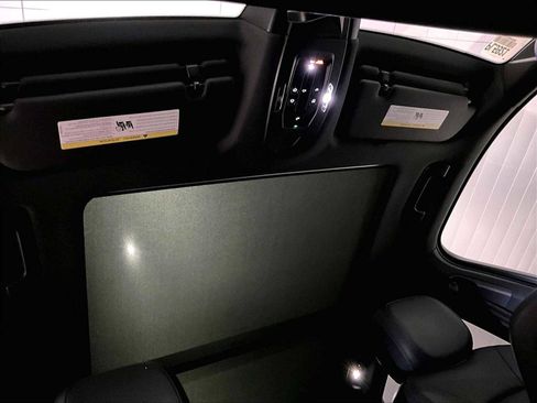 Used 2025 Porsche Cayenne image 24