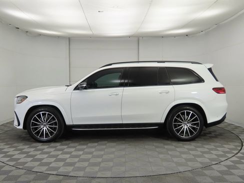 Used 2025 Mercedes-Benz GLS 580 4MATIC image 8