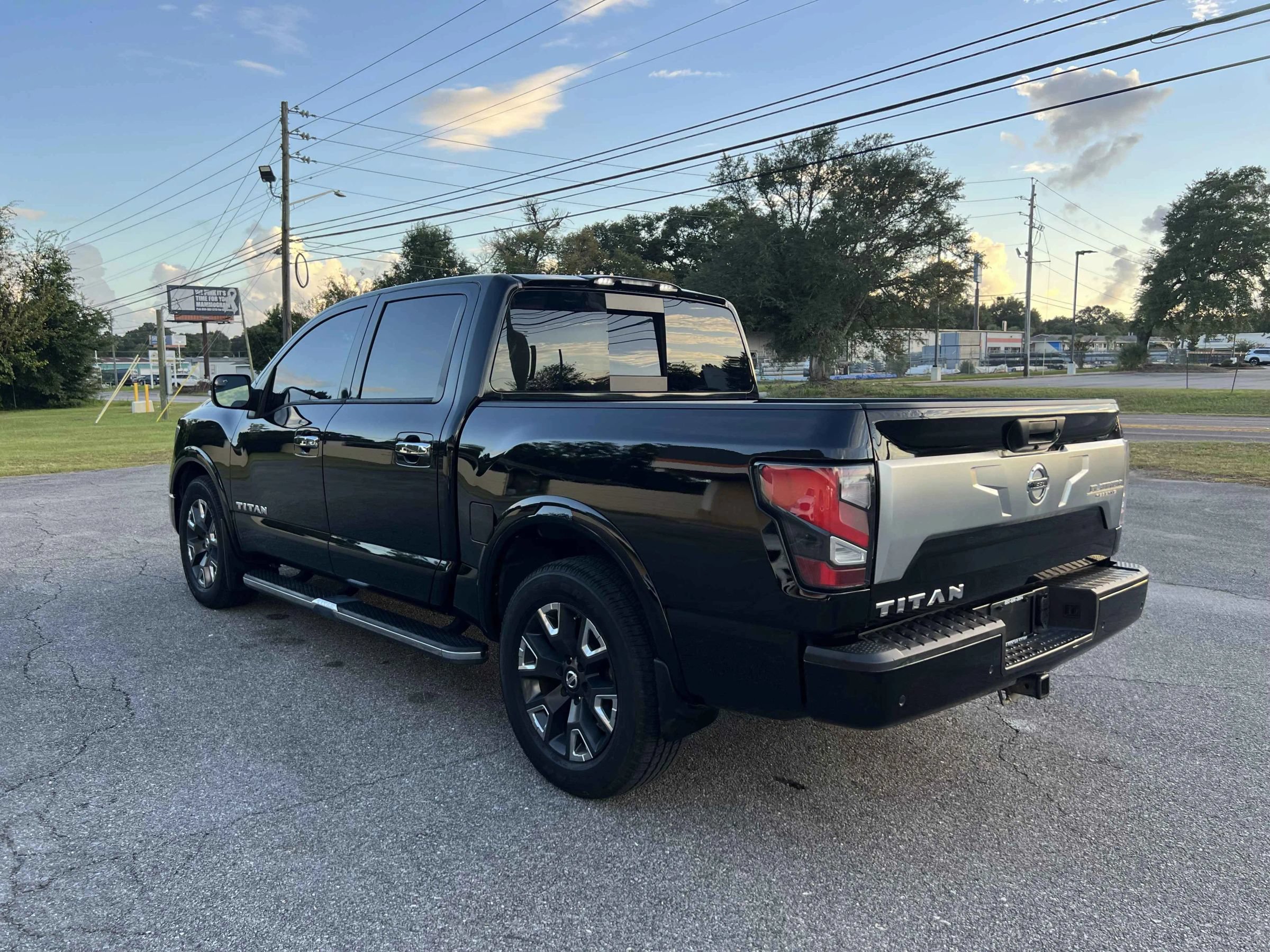 Used 2021 Nissan Titan Platinum Reserve w/ Moonroof Package RWD image 7
