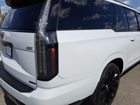 Used 2026 Cadillac Escalade ESV Platinum Sport w/ LPO, ONYX Package AWD/4WD image 19