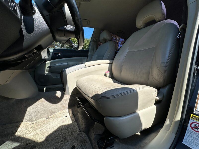 Used 2007 Toyota Prius Touring w/ Pkg 6 Touring Edition FWD image 12