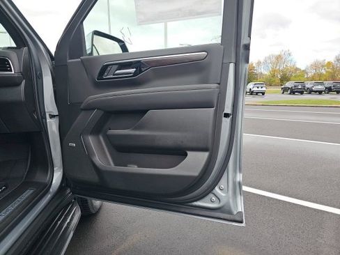 New 2026 Chevrolet Suburban Premier w/ Sun And Tow Package image 32